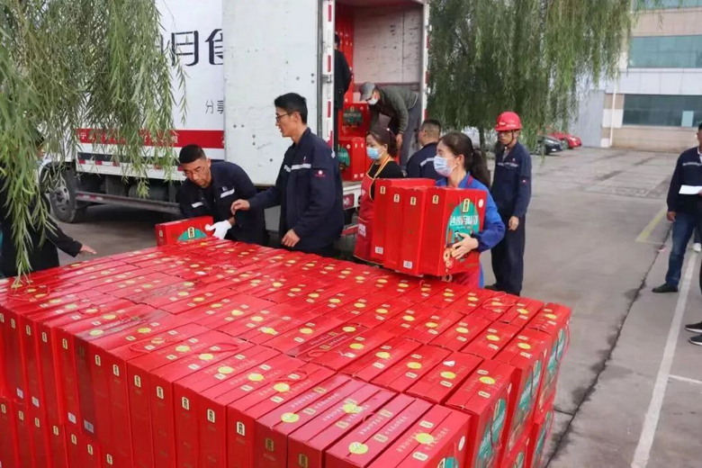 宁夏兴华钢铁为全体职工发放中秋节福利