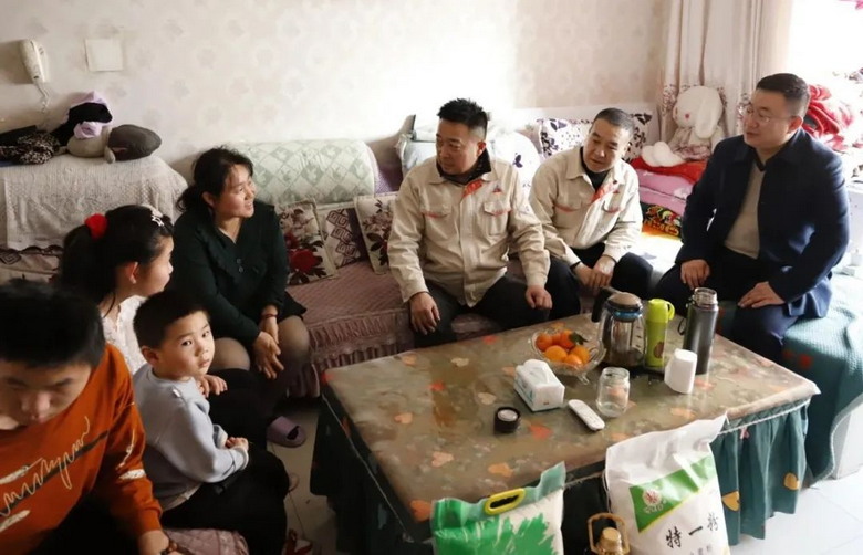 心系职工情 寒冬送温暖