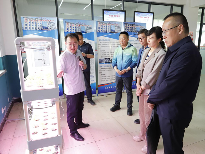 自治区工信厅副厅长何立颖一行莅临吉元集团开展调研